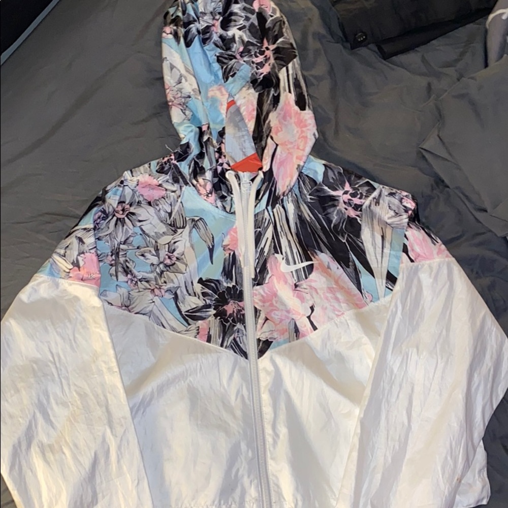 Cropped Nike Windbreaker